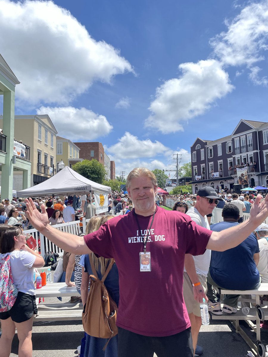 mostlysports's tweet photo. The Starkville Derby is the greatest place on earth @BFW https://t.co/fKWqfxhr6O