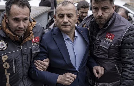 ABD’de yaşayan Kürt iş insanı Sezgin Baran Korkmaz'dan skandal Gülistan Doku iddiası: 

Ağrılı kardeşlerim Umut’u tam yakalamak üzereyken yakın bir arkadaşı Umut’u kaçırdı.

Umut sadece cinayete tanıklık etmemiş!!!!!! bu olayda tek bir cinayet yok… Bu yüzden kaçıyor