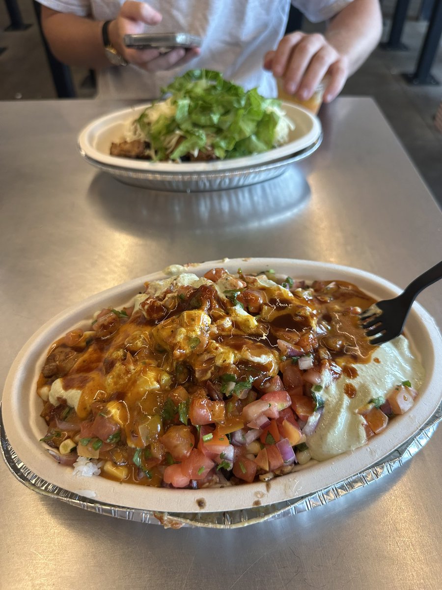 PhilipMorrisVII's tweet photo. Sloppy ass chipper bowl to farmer’s market pipeline. Gusher https://t.co/6Sm5d5GlIV