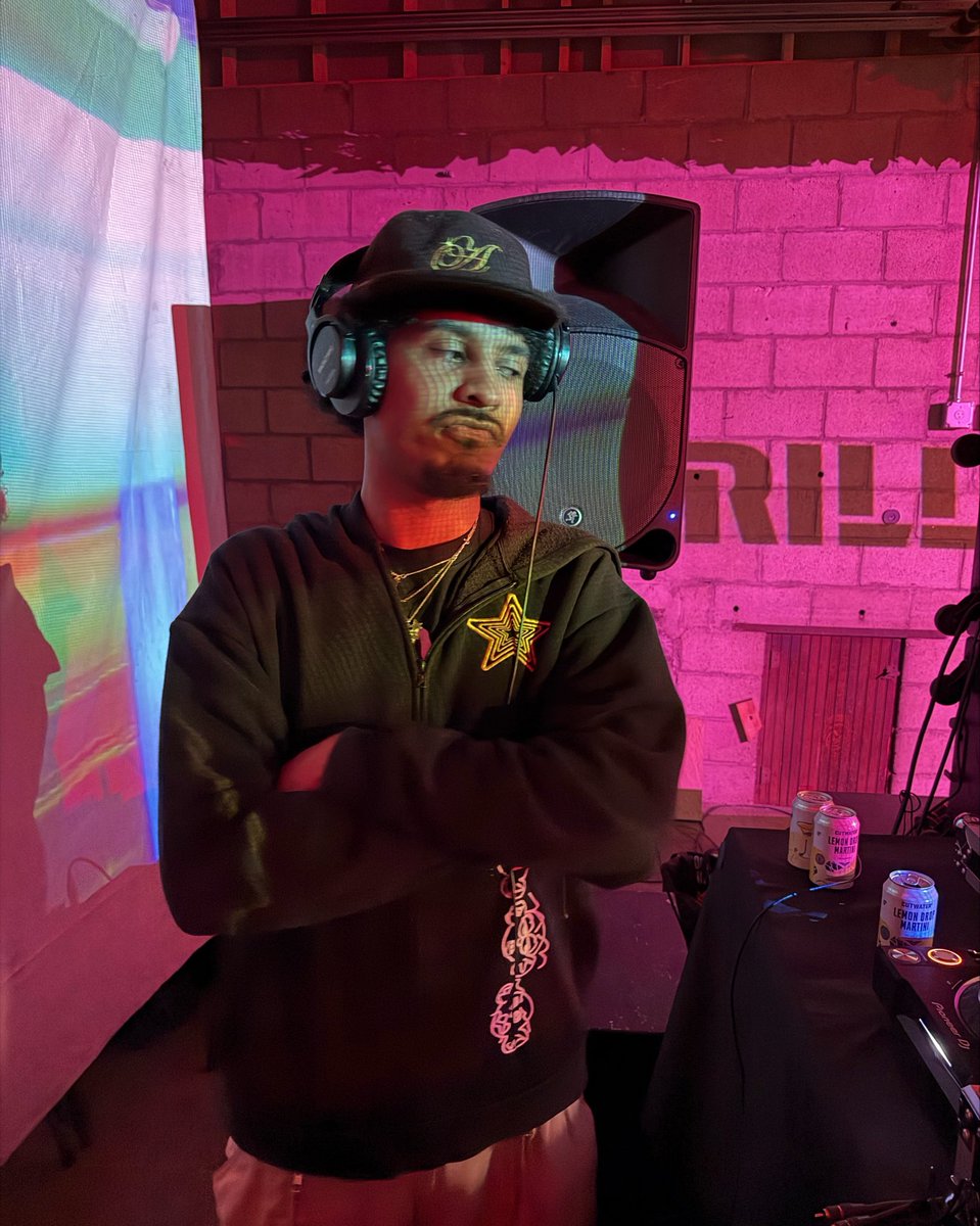 D ⭐️ tweet media