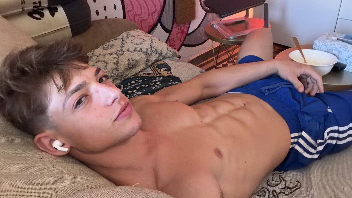 KING-Saint Laurent tweet media