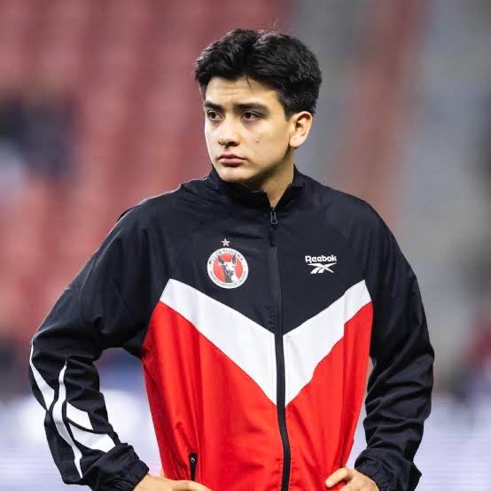 Hoy la historia es diferente, hoy el perro se clasifica de la mano de él. 

Gilberto Mora este es el partido donde tienes que callar las bocas de los que aún dudan de ti. 

❤️🖤