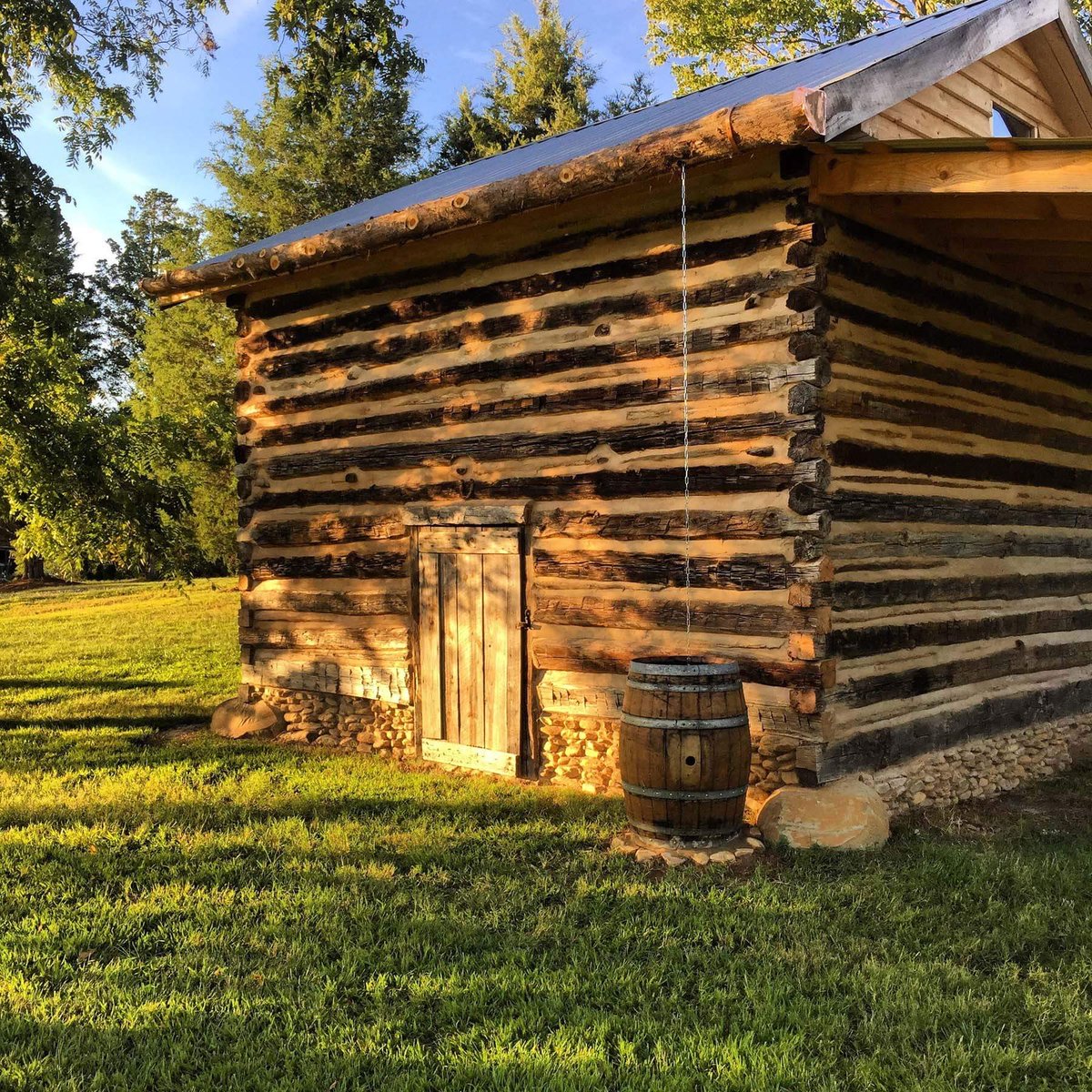 𝙹.𝙴.𝙱. 𝚂𝚝𝚞𝚊𝚛𝚝’𝚜 𝙶𝚑𝚘𝚜𝚝 🇸🇴 tweet media