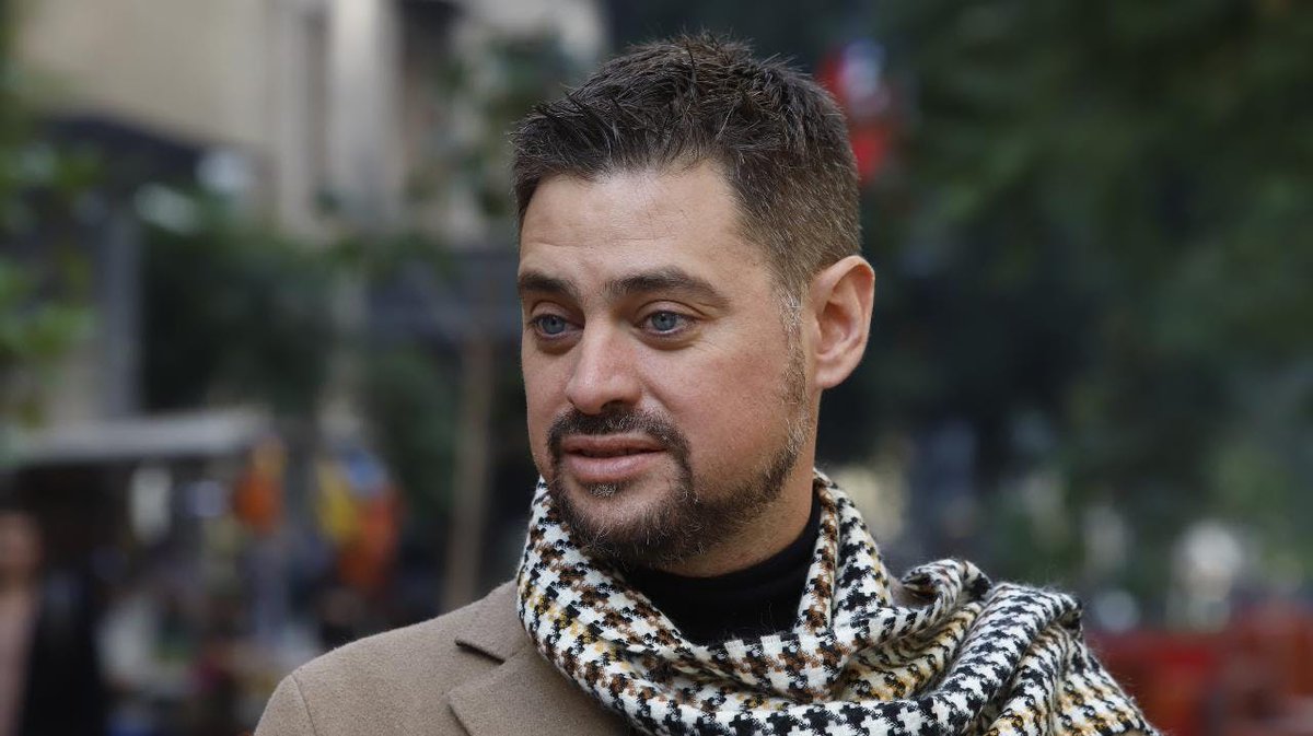 Weón, en manos de estos weones esta la oposición en Chile, unas joyas, entre los 4 suman casi 50 años en sacar la carrera que estudiaron 🤣🤣🤣🤣...
Izquierda en la b 🤣🤣🤣

Kast recorte ministro sociales oposición