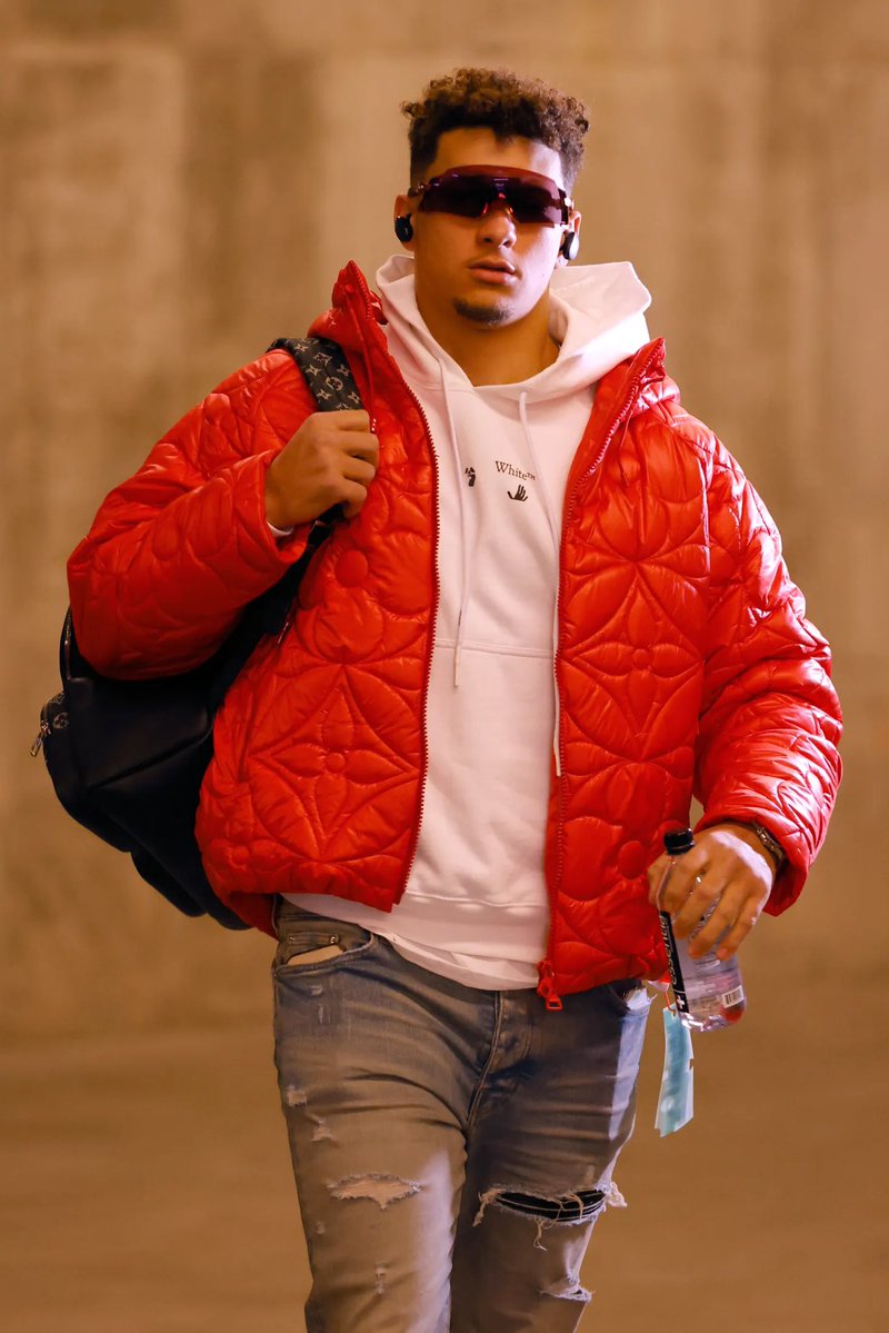 Emmett Johnson going from discount Mahomes to real Mahomes 🥰🥰