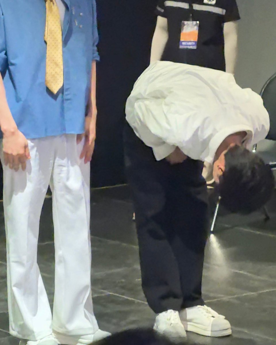 bbybunnii__'s tweet photo. น่ารักเนอะ นู๋หลินโค้งให้ฟคเสมอเลย คนเก่งของเค้า รักม่ายผิดคนเยย เด้กดีของแม่แม่ ปุ้ ปุ้ 🫳🏻🫳🏻🥺🥺 https://t.co/TTBScPWp3q