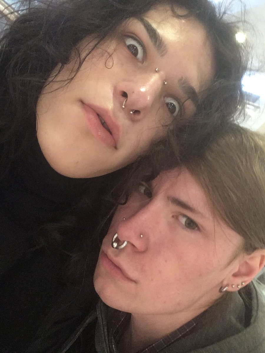 se такой САС  я неможу ,правда я по буквам с трудом попадаю //мне его девчуля подарила которая на меня подписана была тикток НАДЕЮСЬ я нафоткаю ню и ей усе подгрузится