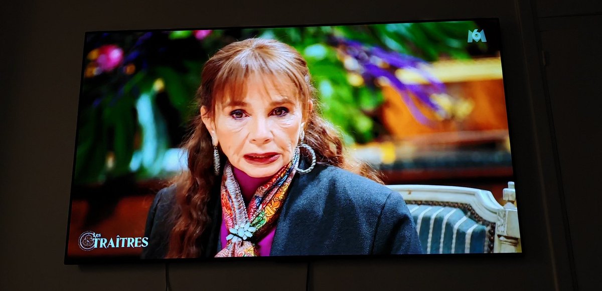 Non mais faut qu'elle prenne du Xanax lol #lestraîtres