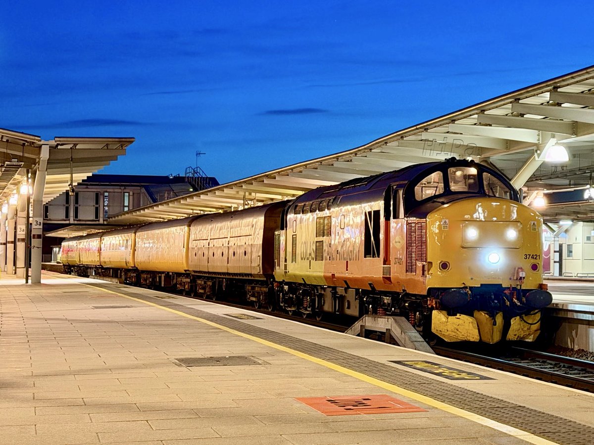 HiPa125's tweet image. Colas Rail Freight-operated, #Class37 powered, Network Rail infrastructure structure monitoring train, 3Q81 0118 Manchester Piccadilly &amp;gt; Derby Rail Technical Centre, at P4 Derby