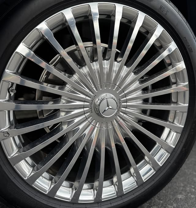 ThrottleCars's tweet photo. 2026 GLS 600 MAYBACH TWO TONE https://t.co/JPs2g4wbzb