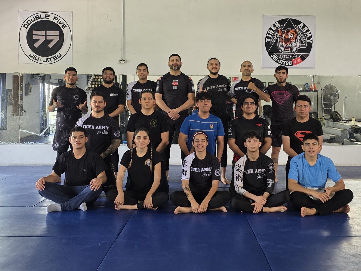 TigerArmyBJJ's tweet image. Tiger Army Jiu-Jitsu 

(25/ABR/26´) 

#TigerArmyJiuJitsu #Bjj #BrazilianJiuJitsu #JiuJitsu #BjjMonterrey #Grappling #DoubleFiveJiuJitsu