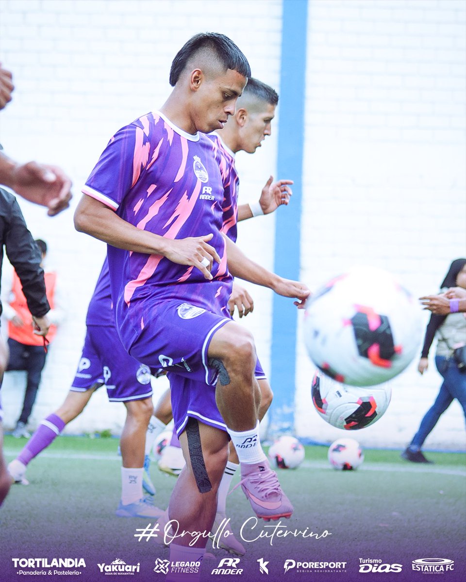 CU_Cutervo's tweet photo. ¡Últimos movimientos antes del inicio! 🏟️🦅

El plantel realiza el calentamiento oficial bajo el cielo de Cutervo. La cuenta regresiva ha comenzado. ⏳

#OrgulloCutervino #VamosComerciantesUnidos https://t.co/IQ4RsQiKW9