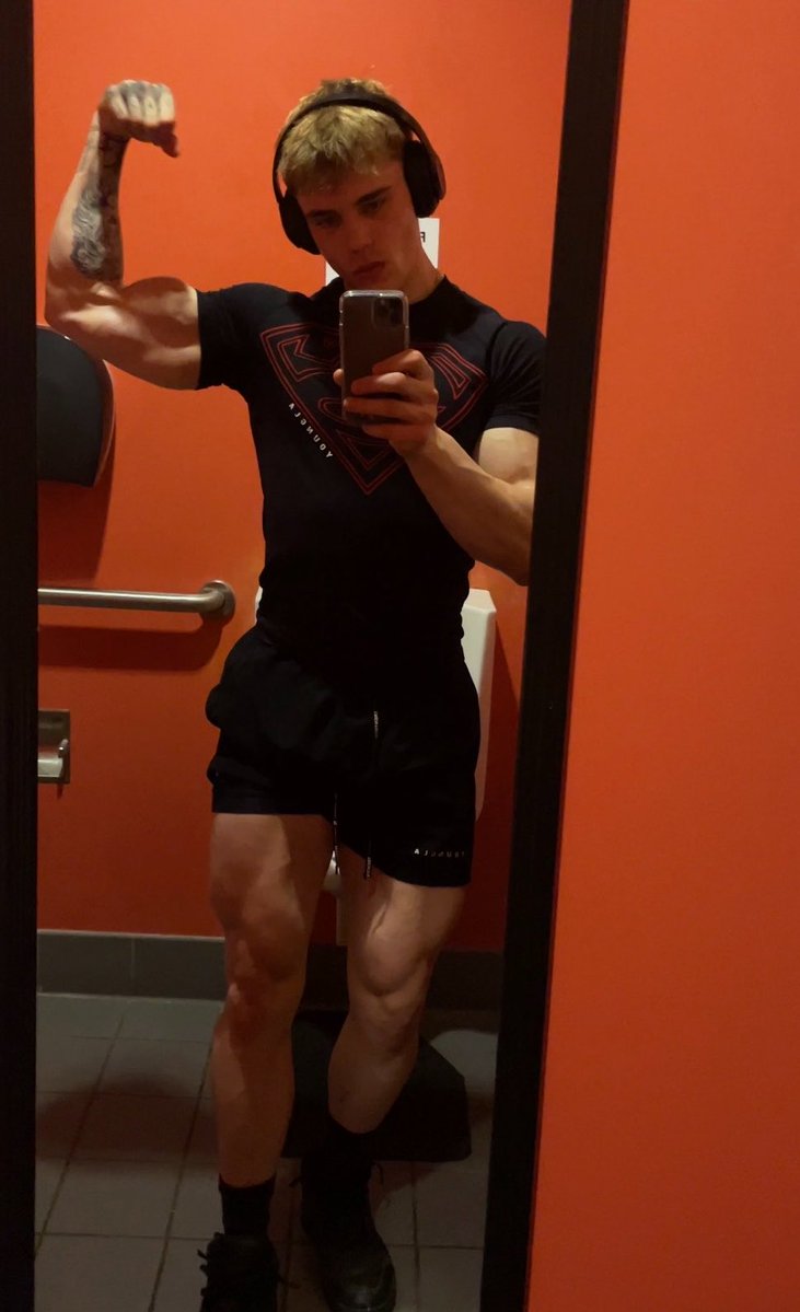 CMuscleKing tweet media