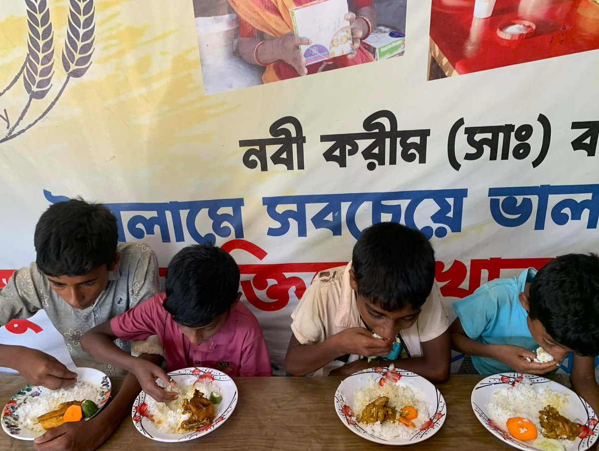 BasmahEmpowers's tweet image. In Ukhiya, Cox’s Bazar, 100+ #children arrive daily at #BASMAH’s Free Food Hotel—many unsure of their next meal.

A single plate changes everything:
#Hunger → Relief
Silence → Smiles

🤲 Your #Zakat &amp;amp; Sadaqah keep this going.
🔗 basmah.org/feed-the-hungry

#FeedTheHungry