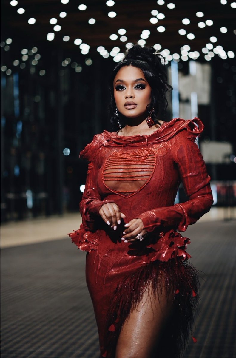 ElleFashion's tweet image. Stylish Anticle Reports !!!

Lerato Kganyago dressed by Gert Johan Coetzee at the #MMA26 

#fashion #style #redcarpet