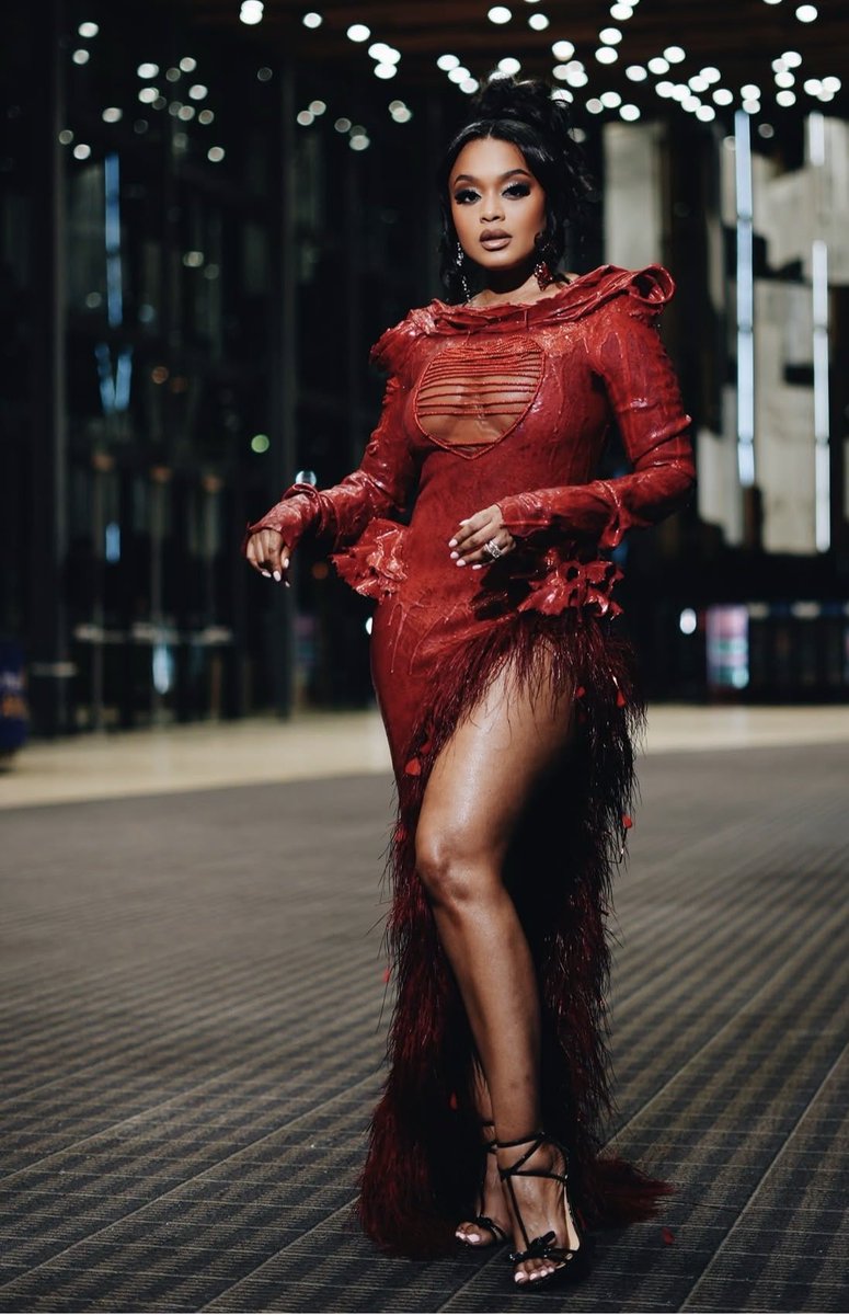 ElleFashion's tweet image. Stylish Anticle Reports !!!

Lerato Kganyago dressed by Gert Johan Coetzee at the #MMA26 

#fashion #style #redcarpet
