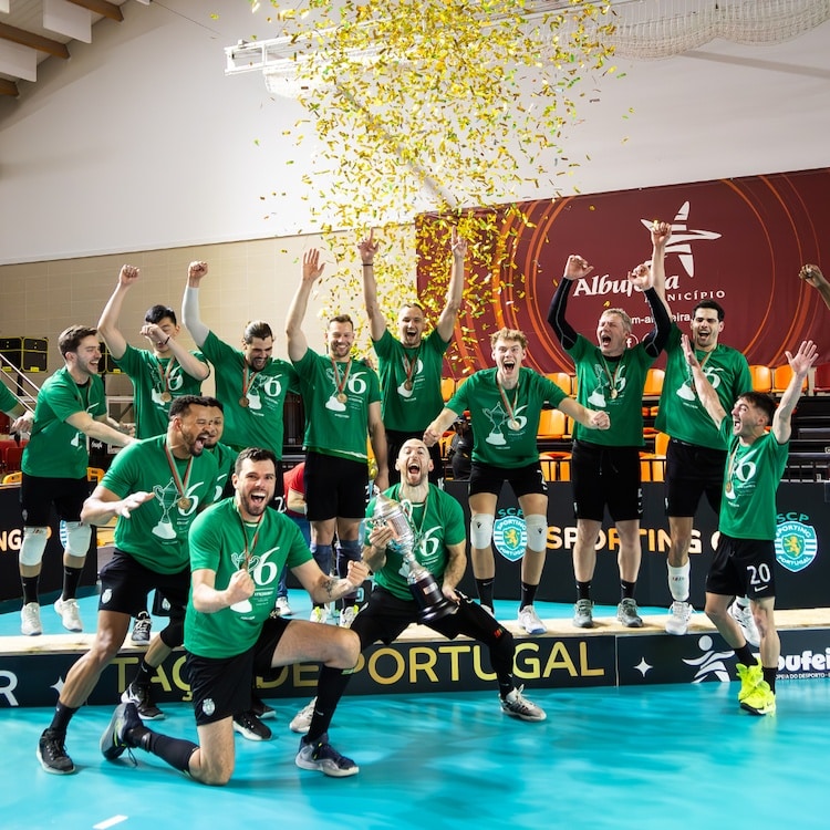 O Sporting CP já venceu a Taça de Portugal de Voleibol e está na finais de: Futsal, Hóquei em Patins, Futebol e ainda Andebol. Até pode nem ganhar mais nenhuma, mas isto é a marca de um clube 💚🦁

#sportingcp #scp