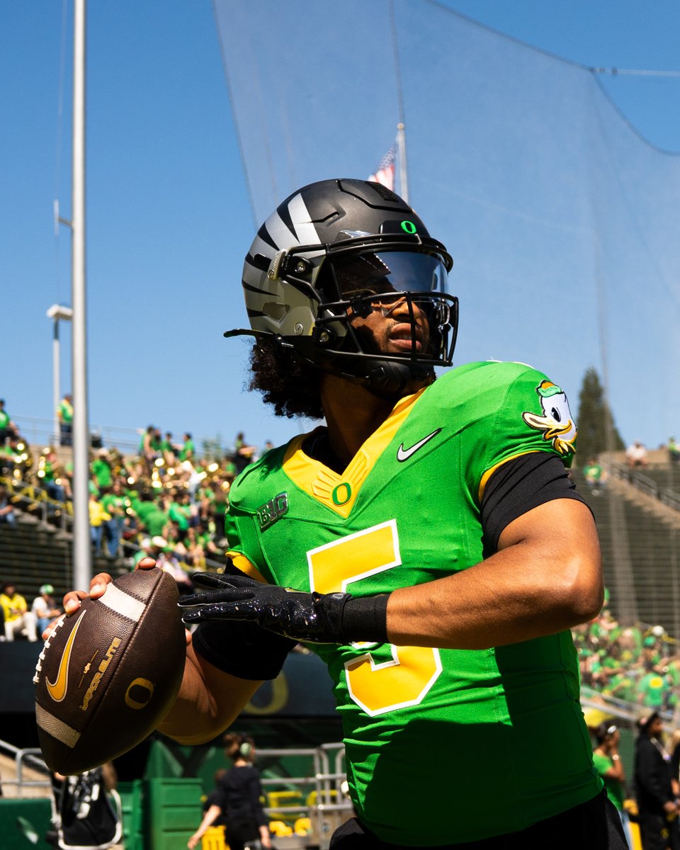 oregonfootball's tweet image. We're live at Autzen Stadium!

Tune in on @BigTenNetwork.

#GoDucks