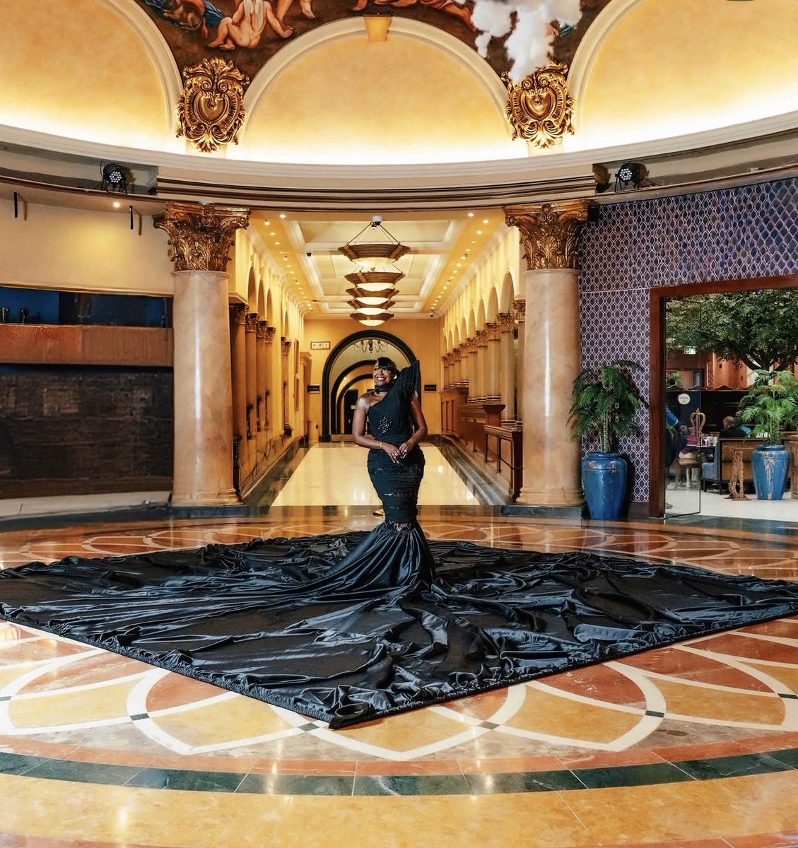 ElleFashion's tweet image. Stylish Anticle Reports !!!

Khutso Theledi dresses by Sompire at the #MMA26 

#fashion #style #redcarpet