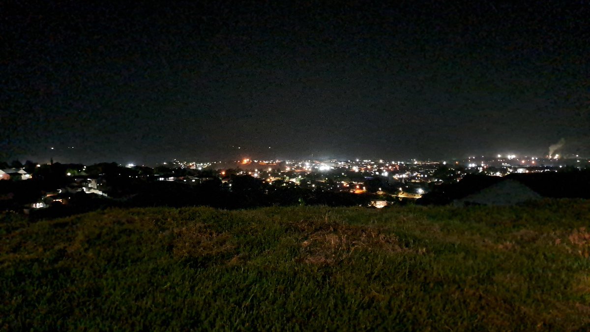 Sfiso_Howard's tweet photo. Night view... https://t.co/nhFTW0KkNc