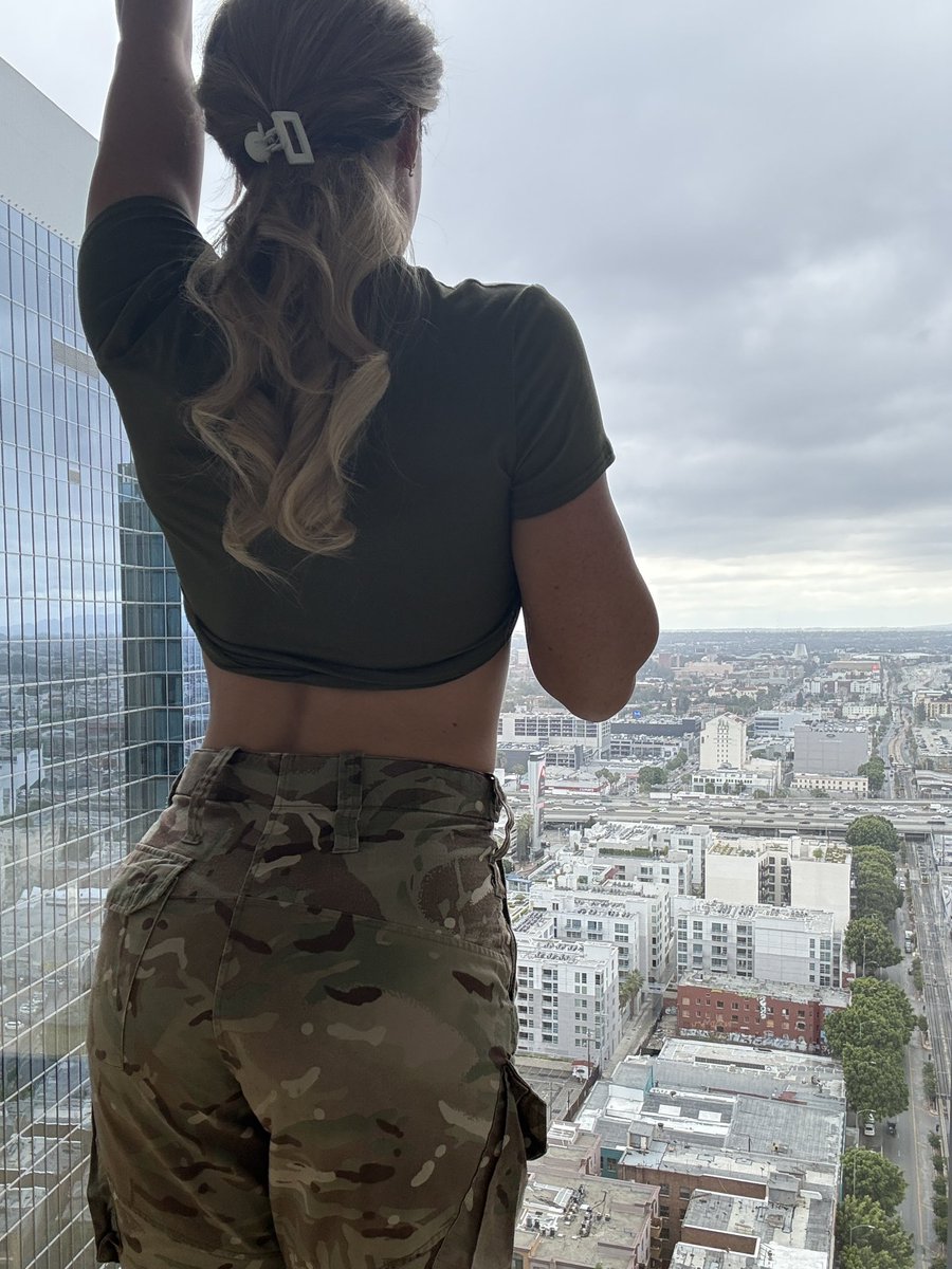 Thearmychick tweet media