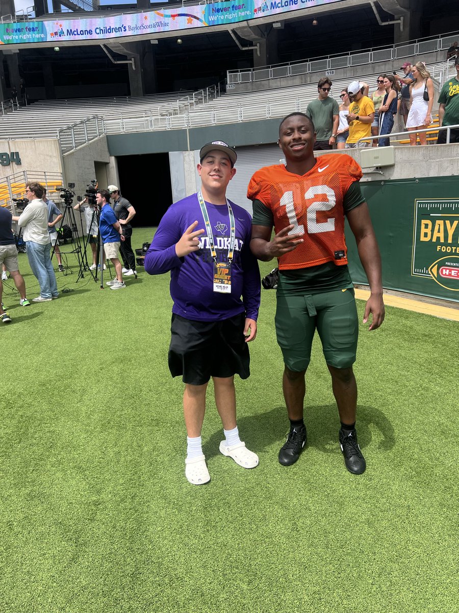 Mikey_Miller55's tweet photo. It was awesome getting to meet @CoachDaveAranda and getting to see @DerekLagway again today. Sic’em Also getting to hangout with my teammate @TreyFinney2 @lincdalion @JamarcusLW3 and @LagwayJamal today! https://t.co/g3YPbgbddw