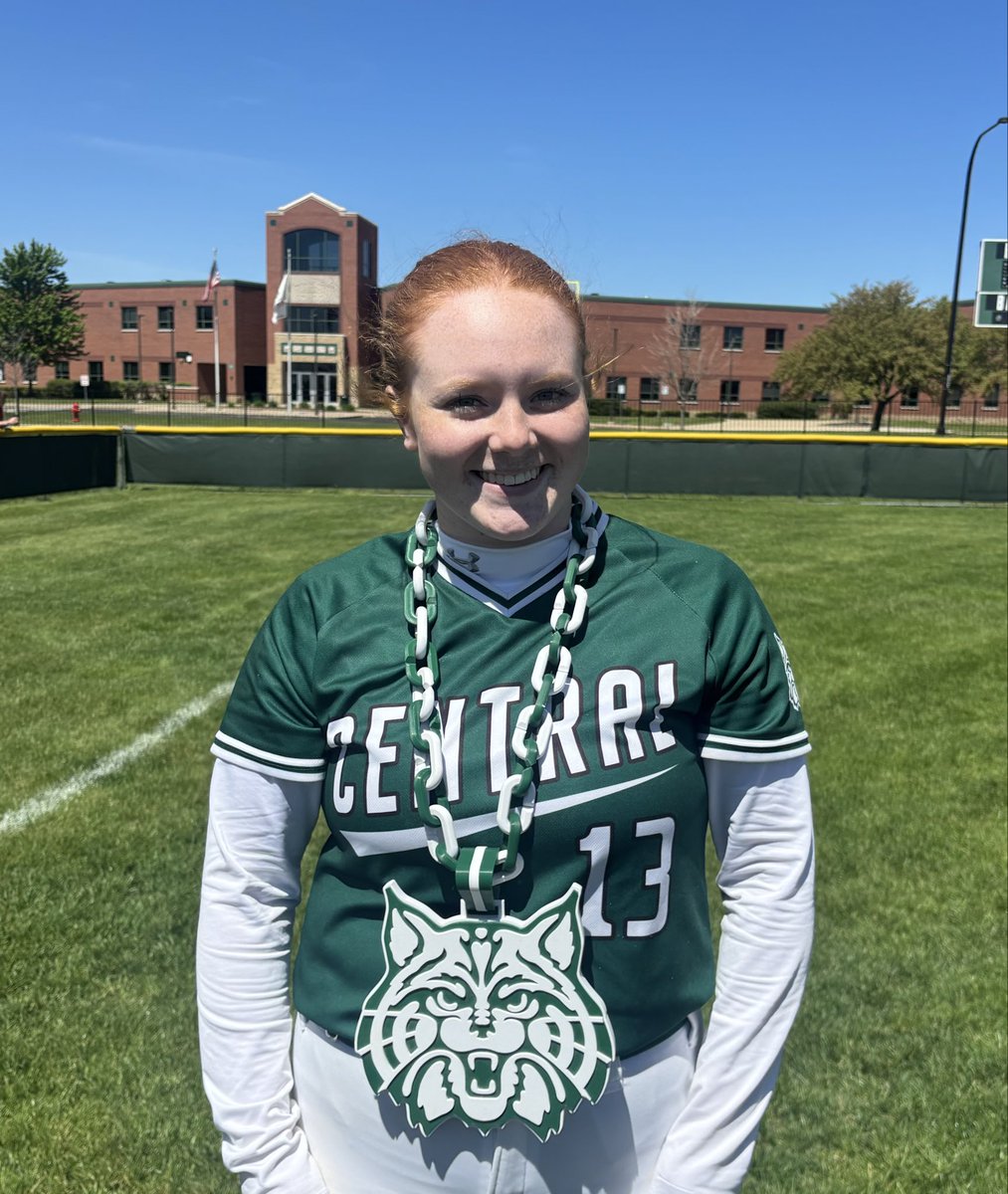 pchssoftball1's tweet photo. Wildcats Win! 

M Carlton 2-2 (BB)
E Prochaska 2-3 (HR)
A Zitello 2-3 (3B)
E Sommerfeld 2-4 (HR, 3 RBI)

K Latarewicz earned the W 

The Wildcat chain went to K Latarewicz! https://t.co/3kwhkWIseB