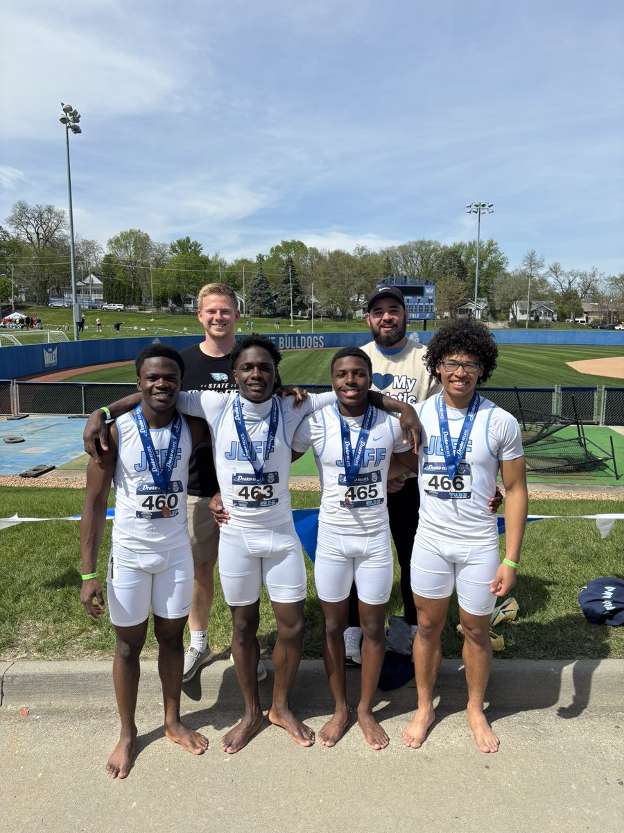 JhawkTF's tweet photo. ‼️🚨In a school record time of 41.82, your 6th place Drake Relays 4x100 medalists🚨‼️ https://t.co/Tdqr7Voz9e