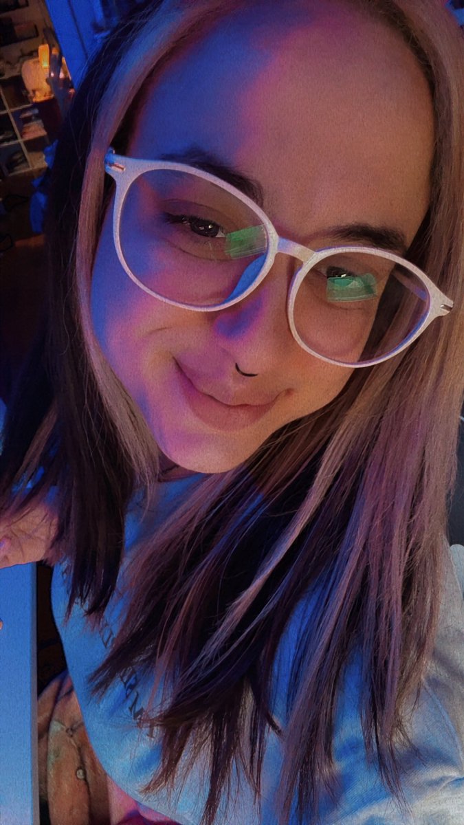 VannahMooo tweet media