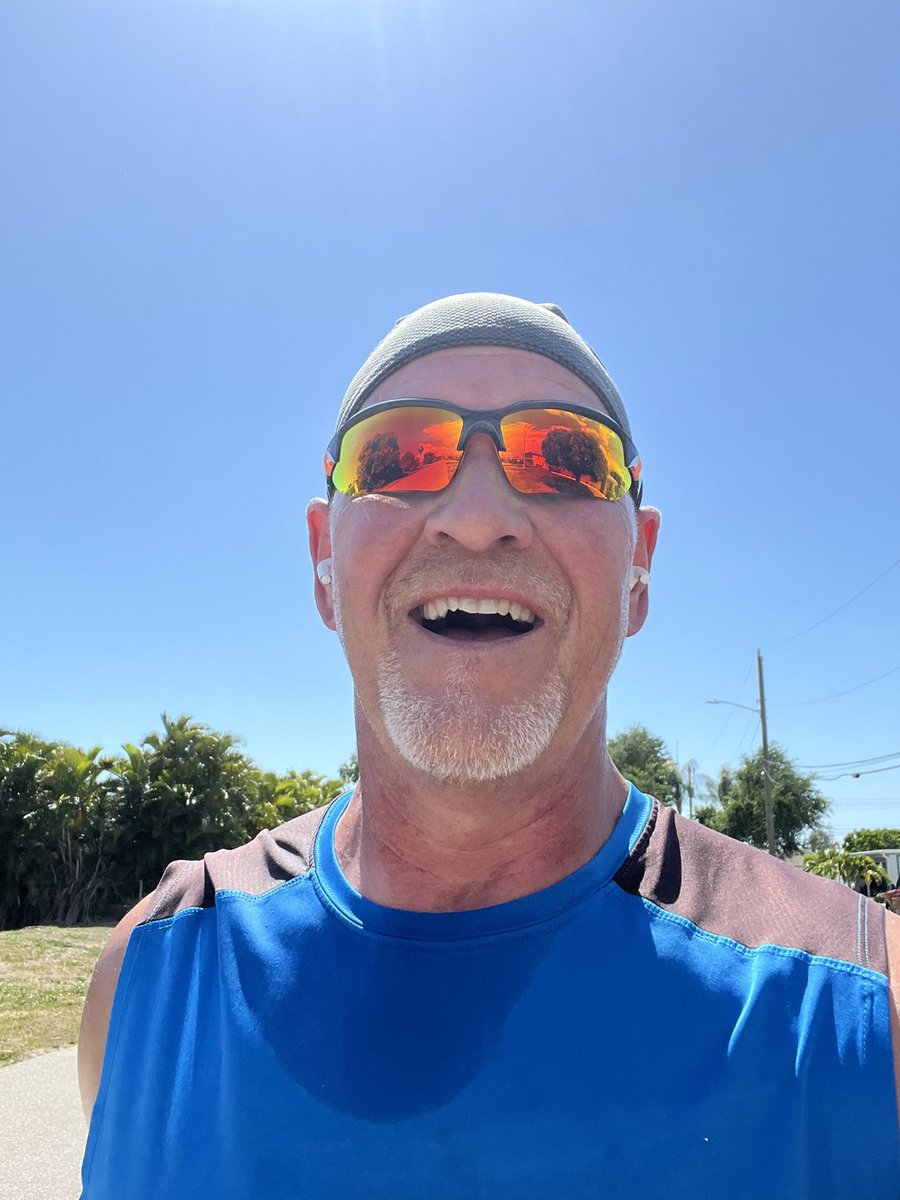 bigmattpaulsen's tweet image. Hello Saturday afternoon!! Made it to our first destination! 
A nice VRBO on a canal in Cape Coral. Had to wait until now to get my run in. Damn that humidity is legit! 😆 2 miles kicked my ass! It is time for a beer! Good eve! #jkm #inspire #missbella #thisis61 #brooksrunning