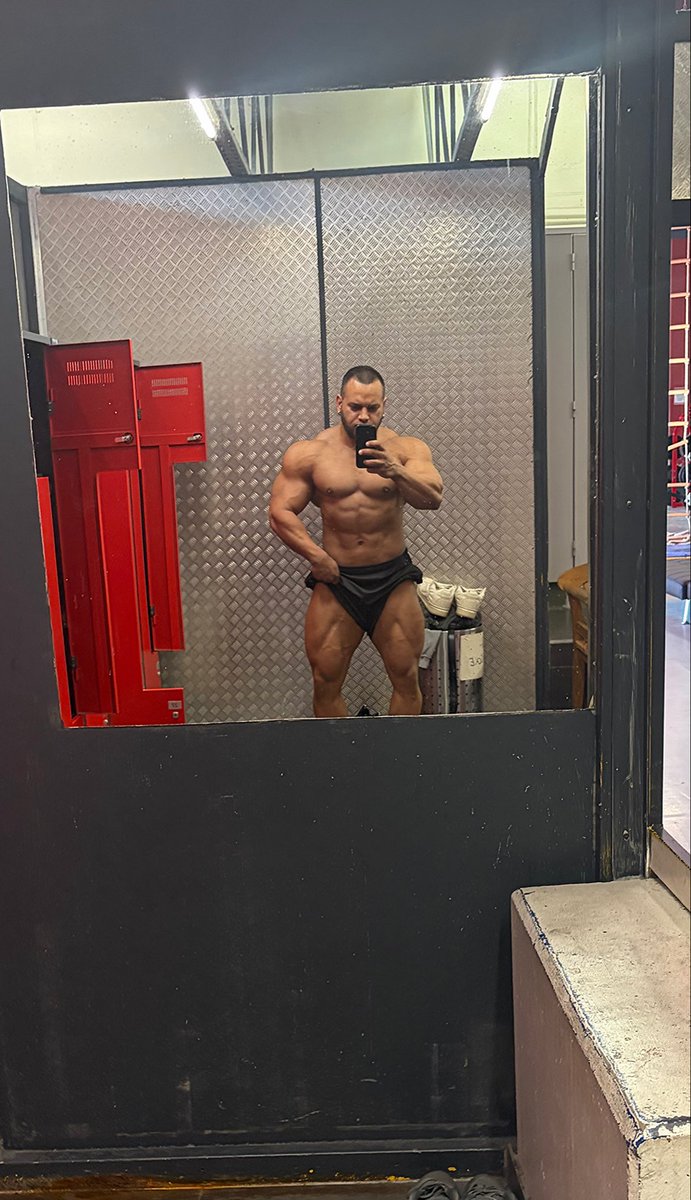 IronCrushX's tweet image. I always train calves and hamstrings together, separate from quads - gives each muscle group the full attention it needs to grow 💪🏽😈
#muscle #bodybuilding