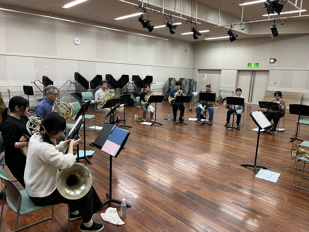 403horn's tweet photo. 今日は松戸ホルンクラブ月うさぎの初級者育成プログラムの初級者トレーニングの日でした。13人が集まり、ホルンの正しい奏法の基礎トレーニングでした。
アマチュアが明日から直ぐに出来る基礎トレーニングの育成プログラムを学びました。皆さん是非一度見学申し込み下さいね。 https://t.co/i1DFFu44ke