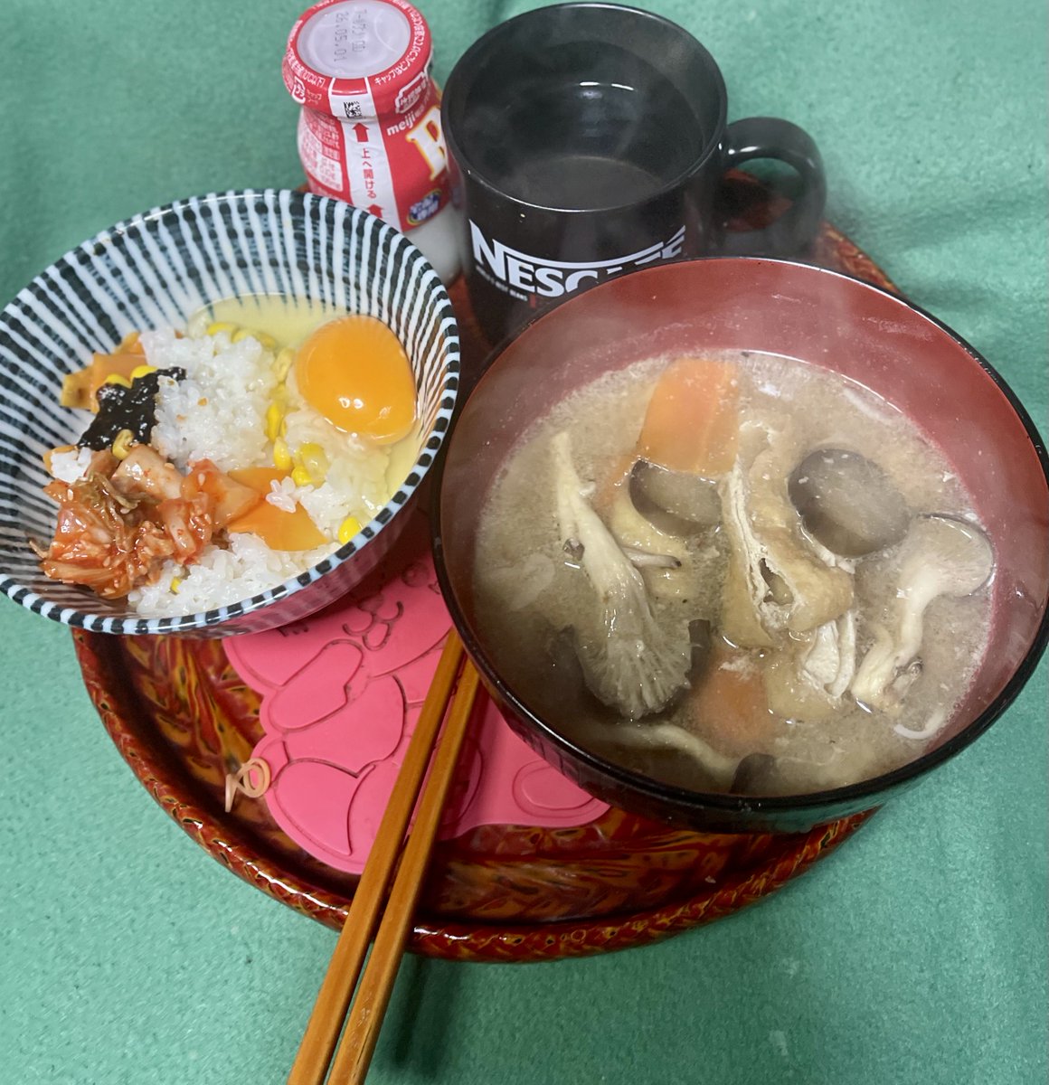 QJo6JBllW1iMHtf's tweet image. 🍚
今朝は米のごはん🌾
キムチ・海苔佃煮・卵🥚がけ
コーン🌽・オリーブ油🫒入り
人参🥕炊き込みごはん🍚

新玉スライス・鯖味噌煮缶🥫・霜降りひらたけ🍄‍🟫・なす🍆・人参🥕・塩麹入り味噌汁

＋牛乳🥛＋白湯＋R-1

#MEIJI
#R-1
#イチビキ
#塩麹
#だし入りあわせ

この後､グッドモーニング↓