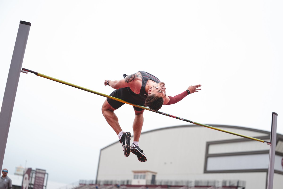 OU_Track's tweet photo. OU O Ring Alumni Open | men's high jump ☝️

high flyin' ✈️

1. Tyson Ritz - 2.21m (7'3.00") (PB)
2. Kyren Washington - 2.16m (7'1.00")
3. Julian McCullough - 2.11m (6'11.00")
4. Trey Bartholomew - 2.11m (6'11.00") https://t.co/DvypNUtAux