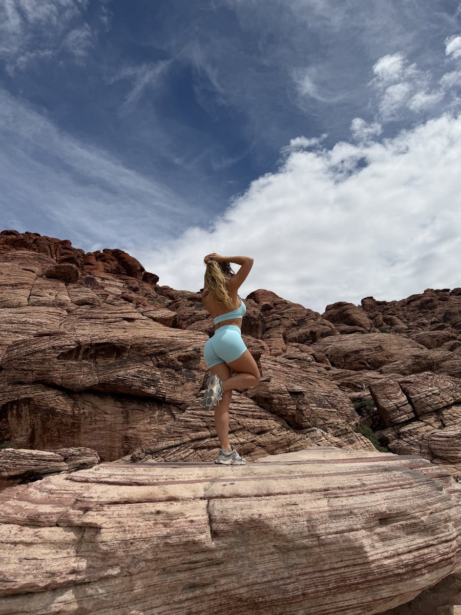 Mia Maxwell tweet media