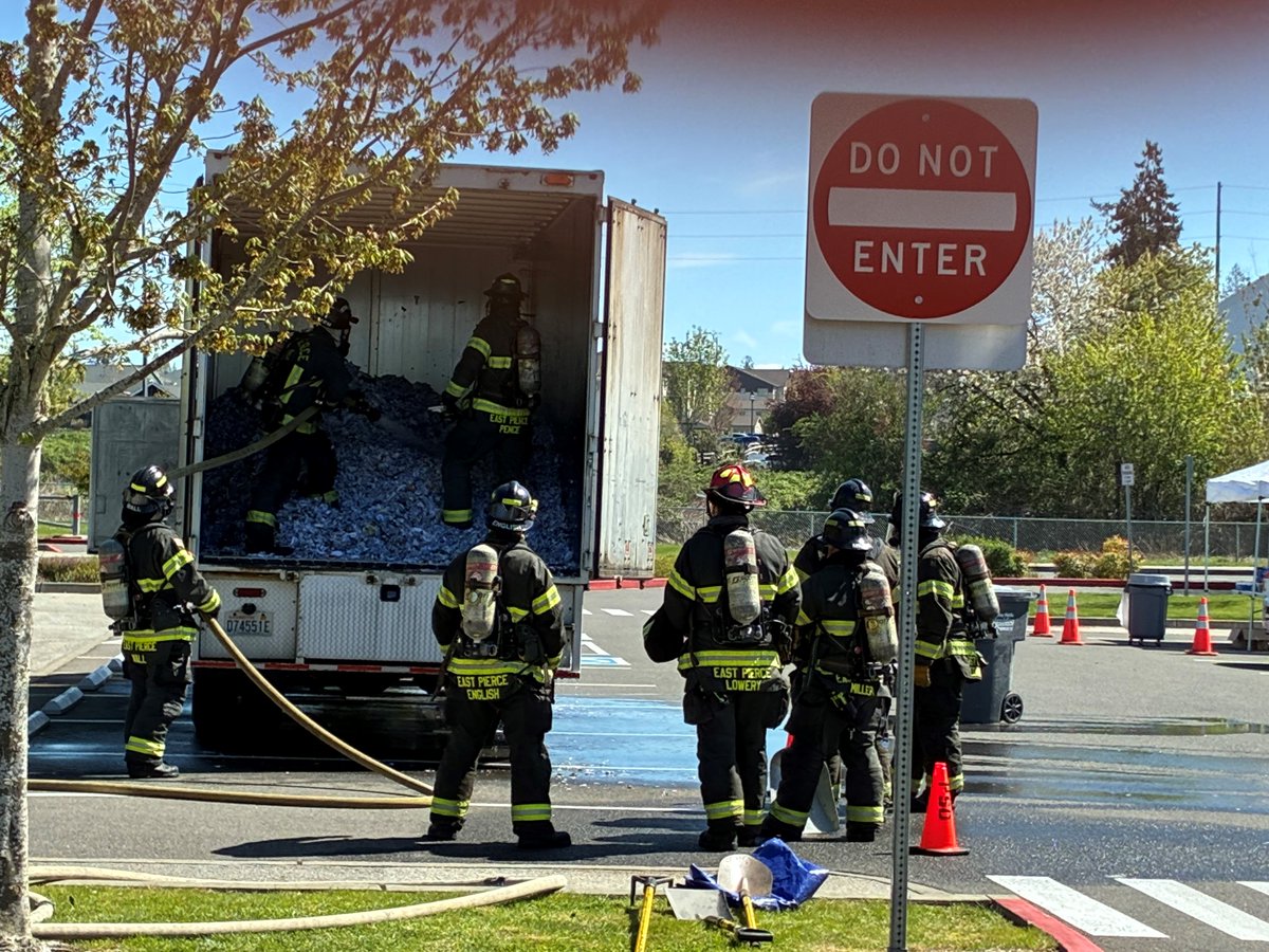 Edgewood_PD's tweet photo. So...that happened.  
Our Shred Event was rolling right along when the shredding truck CAUGHT FIRE. Thankfully, no one was hurt. We were disappointed to have to close early, but we appreciate your understanding. To find another event go to https://t.co/9RLuWupM7N https://t.co/2cYJDmMJ4A