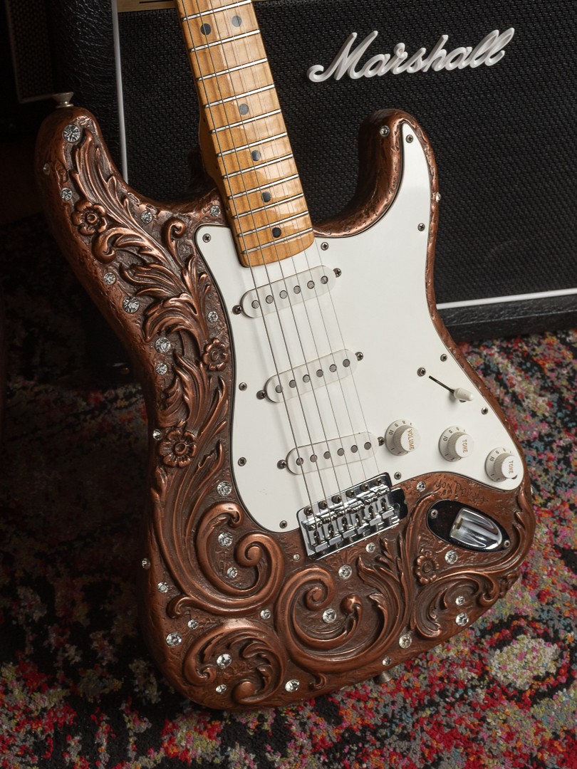 ChicagoMusicEx's tweet image. bit.ly/4jt4H17 | You walked into The Vault on a #StratSaturday and saw this! 💎 1 of 25 “Rhinestone” Jon Douglas @Fender Stratocaster, shining way too hard to ignore! Collector piece? Stage statement? Learn more about The Vault at Chicago Music Exchange today! #Fender