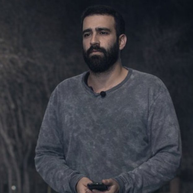 HizhaPixel's tweet image. عرفان دیگر نفس نمی‌کشد به جرم بی‌گناهی، به جرم ایرانی بودن و به جرم آزادی خواهی
برادر خوبم انتقام خونت را از قاتلانت خواهیم گرفت.

#عرفان_کیانی
