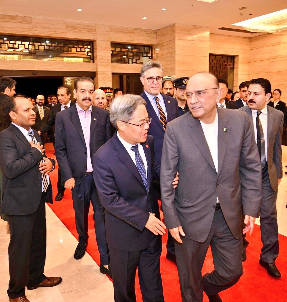 صدر مملکت آصف علی زرداری چین پہنچ گئے