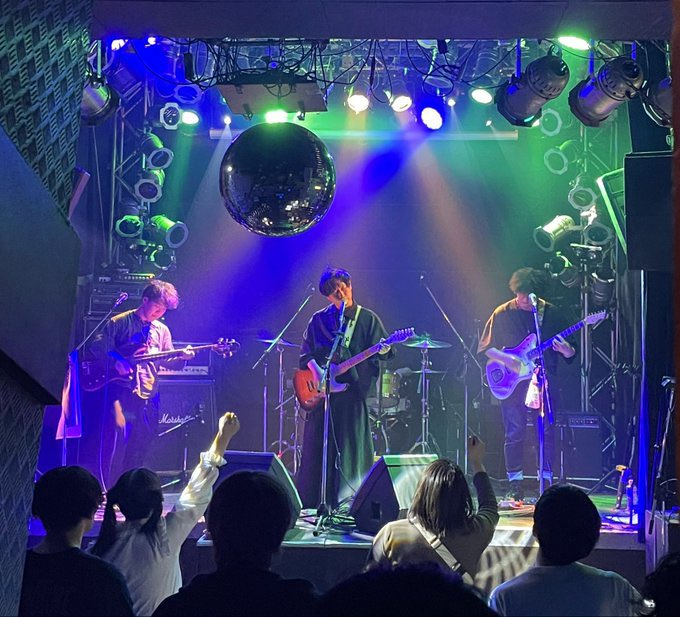 【 Thank you‼︎ 】

2026.04.25 北堀江club vijon

“北堀江 白昼堂々vol.3”
〜utsuro-tanukiきてくれてありがとう、飲もか〜

ー set list ー
01.unnatural?
02.レソロジカ
03.深夜徘徊
04.最後通牒
05.夏のせい
06.言えない

大阪ありがとうございました🐙💥

次は5/2(土)駒ヶ根NIRVASHです❗️