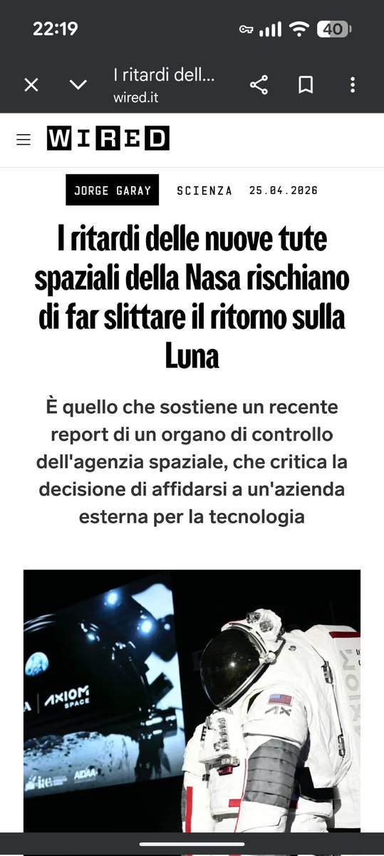 Continuano a rimandare l'allunaggio con scuse varie eppure 56 anni fa ci fecero vedere una latta ricoperta di carta stagnola e astronauti vestiti da palombari atterrare e rimbalzare felici. 
#Hollywood