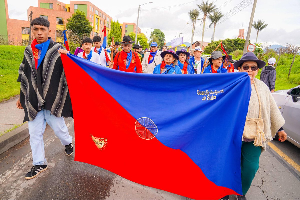 Caminando las calles de Suba acompañado de jóvenes admirables que luchan por el derecho a la educación llegamos al predio donde inicia la construcción de la sede universitaria en esta localidad. Atrás quedaron las épocas donde el ministerio de educación golpeaba a la juventud,