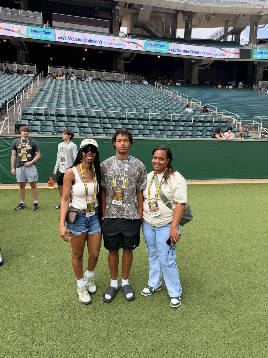 Ty8x_'s tweet photo. I had a great time at @BUFootball Spring practice! I loved the energy and intensity especially what was coming from the receiver room! @CoachDBaker81 Thanks for having me out! 

@HuntsvilleHSFB @CoachMoebes @Brennon_Tibbs @_coachdwill @CoachBerry16 https://t.co/JaLaD05ggX