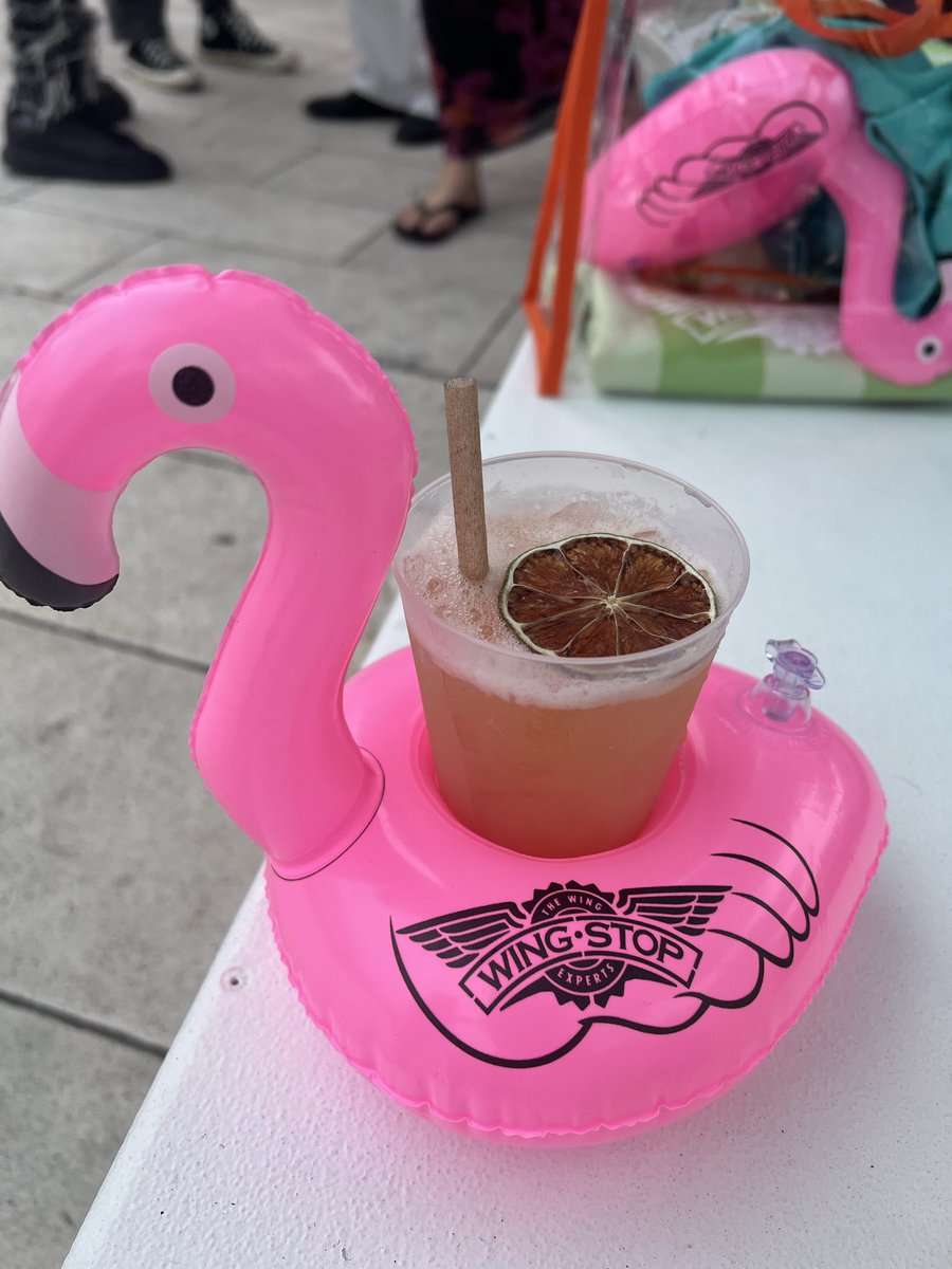 SAMSaysMiami's tweet image. Launch of new Citrus Mojo Wings @wingstop @RickRoss #MiamiBeach 
📍- Strawberry Moon / GoodTime Hotel #Wingstop #RickRoss #MiamiEats