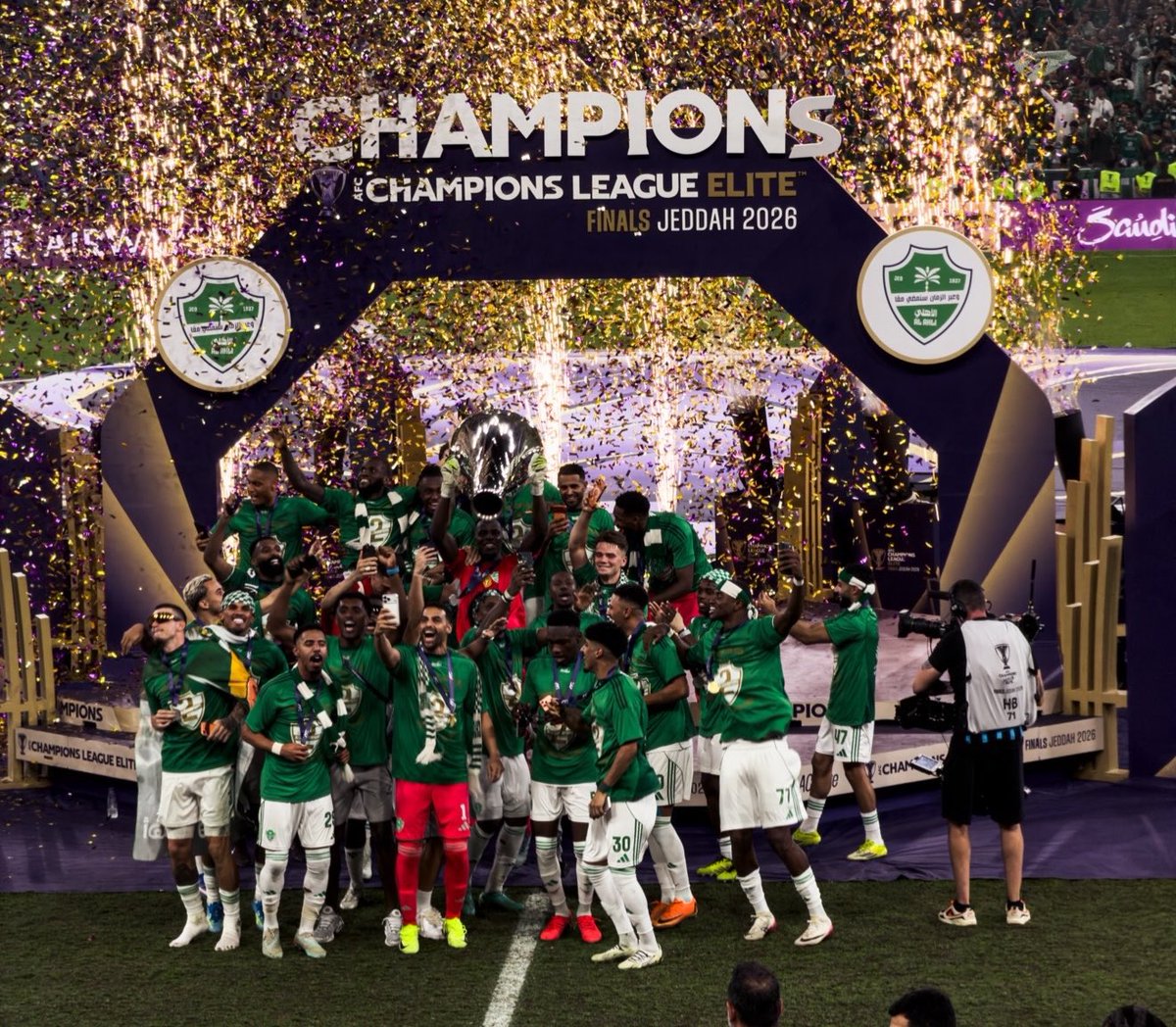 عمرو tweet media