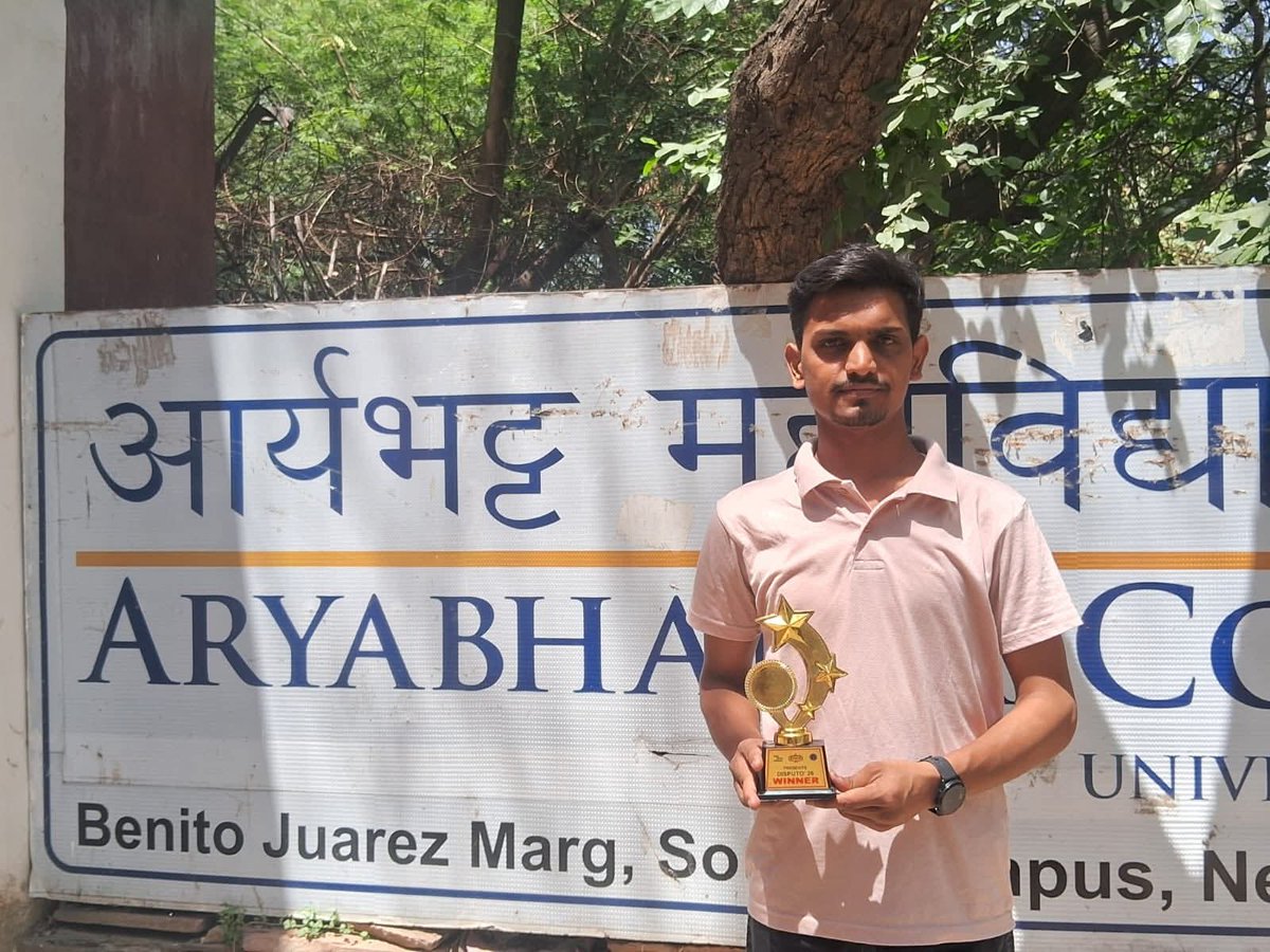 DeshbandhuColl1's tweet photo. Greetings 🌸✨
अंतर्दृष्टि – The Hindi Debating Society proudly congratulates Mohd. Jishan for his outstanding achievements in the debating arena.He secured victory at the “Disputo” Turncoat Debate Competition, organized by the Zero Hour Debating Society of @Aryabhatta059 💐🙌 https://t.co/akvMyHbtaa