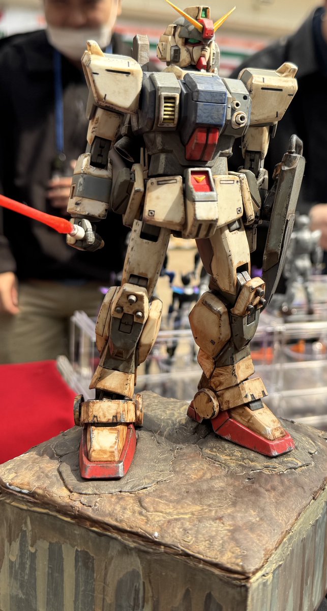 rx79Bondom's tweet photo. #北広島ホビーフェスタ2026
サークルポスト4枚メンバーで埋めちゃったので単独引用参戦報告です！

新作間に合わなかったので既存作で濁��てます！
・筆塗りキャンディ風RGサザビー
・筆塗りHGUCサザビー
・筆塗りなMG陸ガン
・筆塗り陸ガンズ

シュウさんからMGサザビーを頂いてどテンションMAXです😎 https://t.co/4nW1q2sRTP