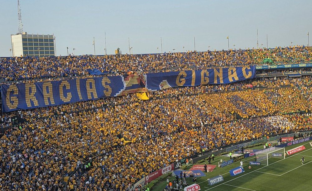 MXESTADIOS's tweet photo. ADIÓS ANDRÉ-PIERRE GIGNAC.
El Universitario y tú afición te despiden. https://t.co/Ojx07qbMCK