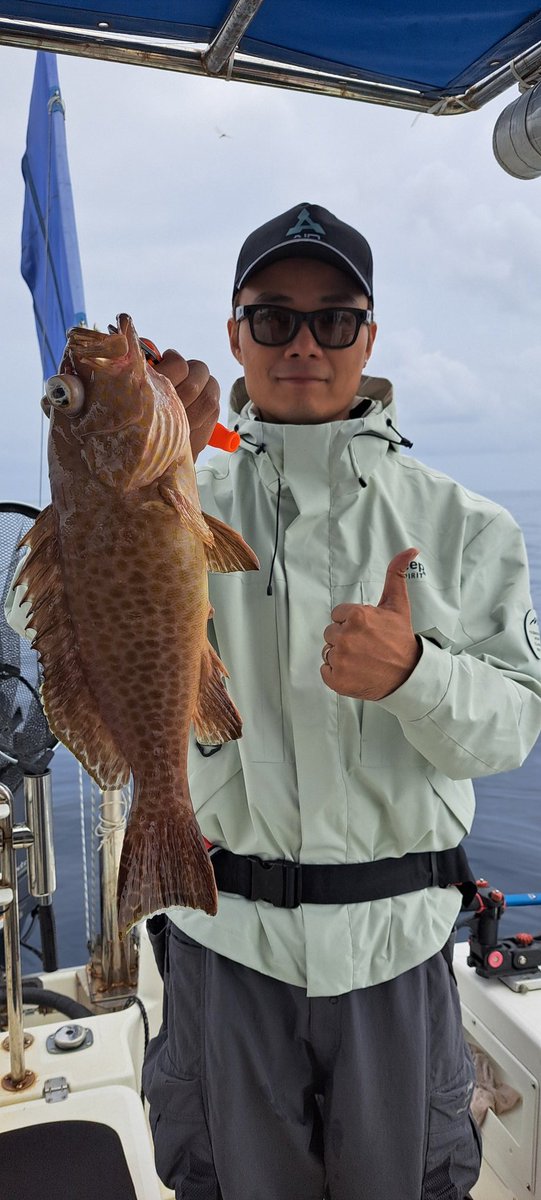 teamkai2000's tweet photo. 海の中の活性が良くなって来ました。香港から来てくれた釣り師達は約４0kgの魚を持ち帰りました。
#沖縄遊漁船
#沖縄釣り https://t.co/nFBCqxGvRb