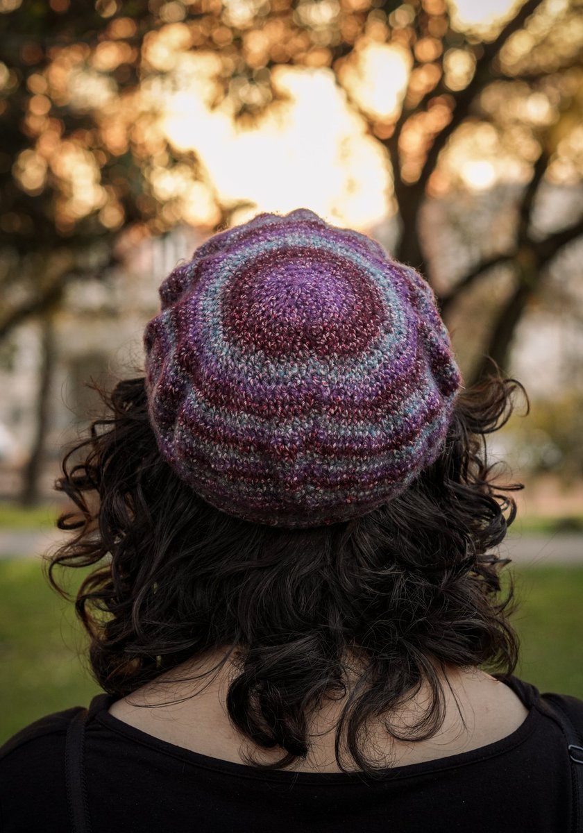 𝑛𝑒𝑤𝑠𝑏𝑜𝑦 𝑐𝑎𝑝

de vários tons de roxo e azul é ideal para completar assim um lookzinho mais simples, pois as cores e o brilho dele já fazem o fit. 

Pvp: 20€ (+portes), também entrego em mãos.
Faço personalizados : às riscas ( 25€ ) e simples ( 20€ )
